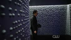 [VIDEO] Did the Reverse Flash take the place of Harrison Wells Earth 2? Nope! Cisco leaving to Earth 19?