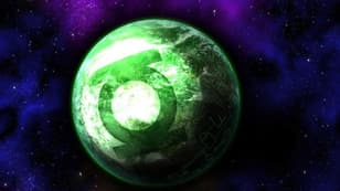 Green Lantern Fans, Astronomers Have Found A Real Green Star And It Is Powered By Destroyed Planets