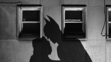 DP Erik Messerschmidt's BATMAN: ARKHAM SHADOW Ad Reveals What To Expect From His Approach To THE BATMAN 2