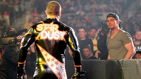 'Green Arrow'/'Stardust' Feud Continues As Stephen Amell Teases Appearance On WWE RAW