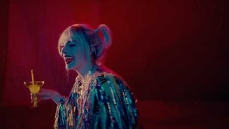 BIRDS OF PREY Reshoots Are Now Underway As Harley Hitches A Ride From Huntress In New Set Photos