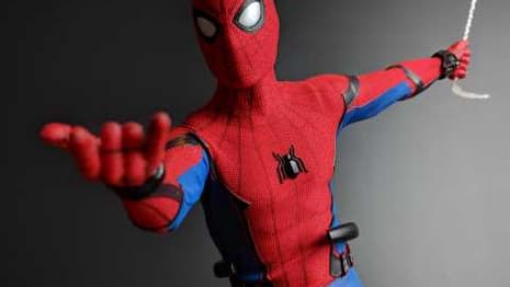 Hot Toys Deluxe Homecoming Spiderman 4K Review (Including Photoshoot)