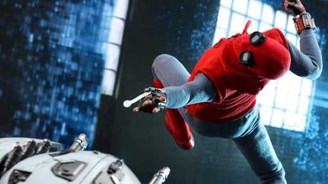 SPIDER-MAN: FAR FROM HOME Hot Toys Figure Pits &quot;Homemade Suit&quot; Spidey Against Mysterio's Illusions