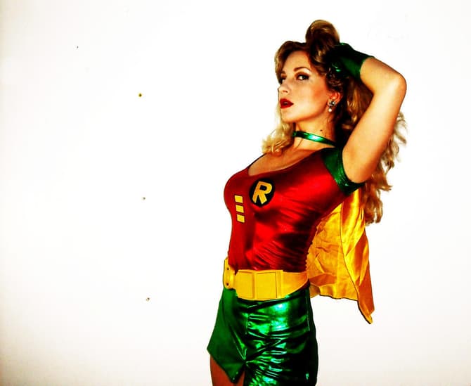 COSPLAY Hotties: Featuring Silk Spectre, Robin, Miss Fortune