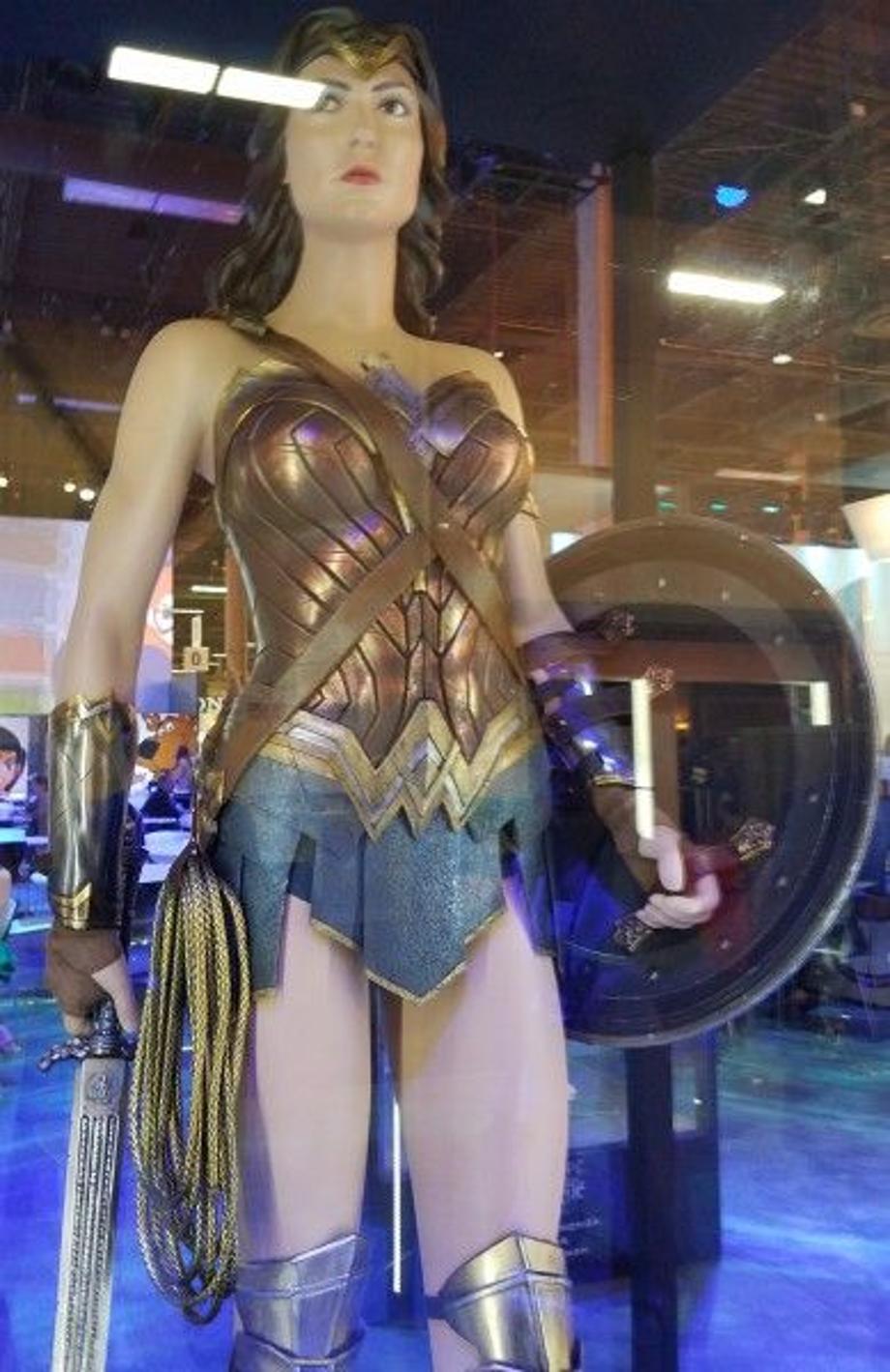 wonder-woman-costume-justice-league