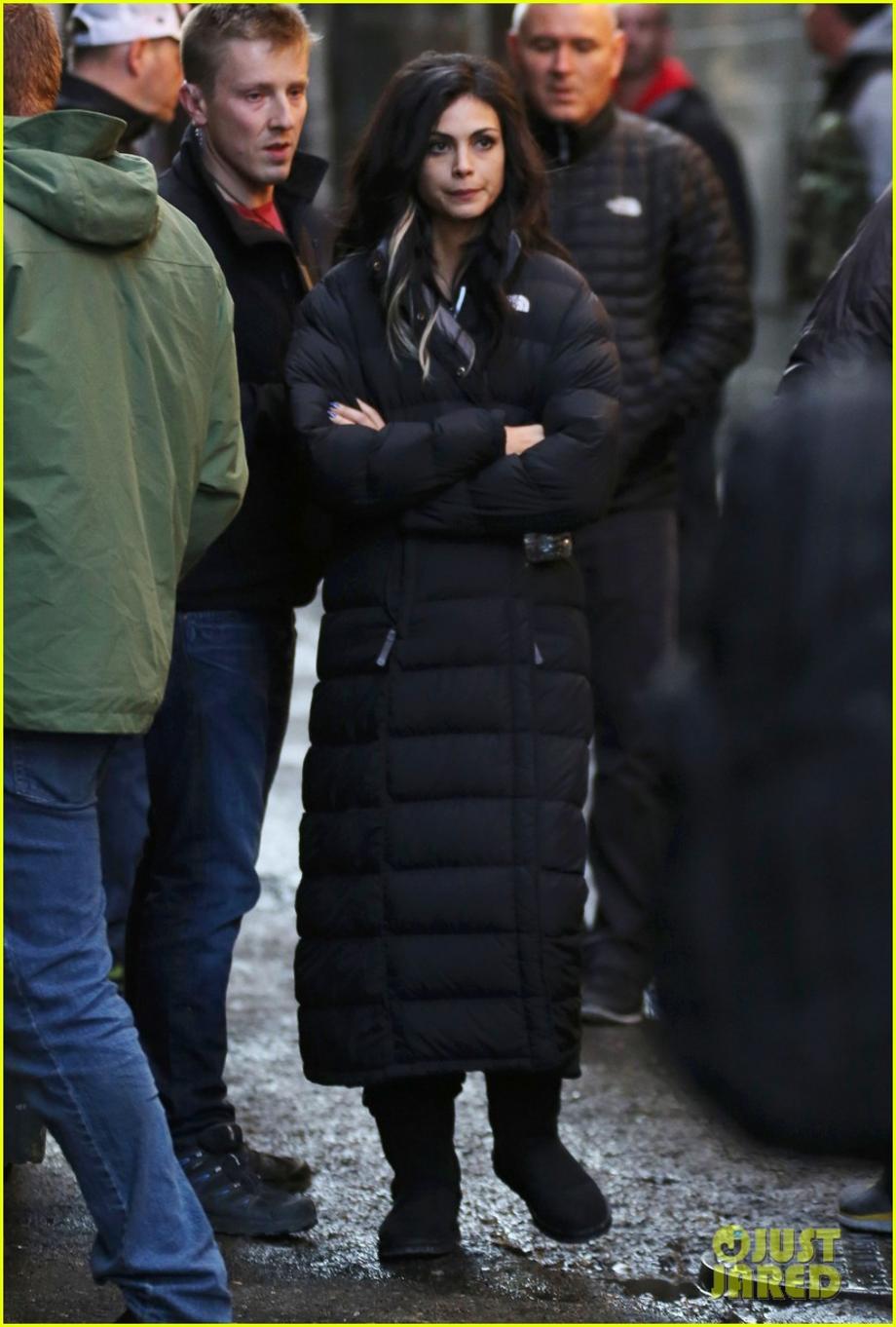 ryan reynolds gets down dirty on deadpool movie set 30