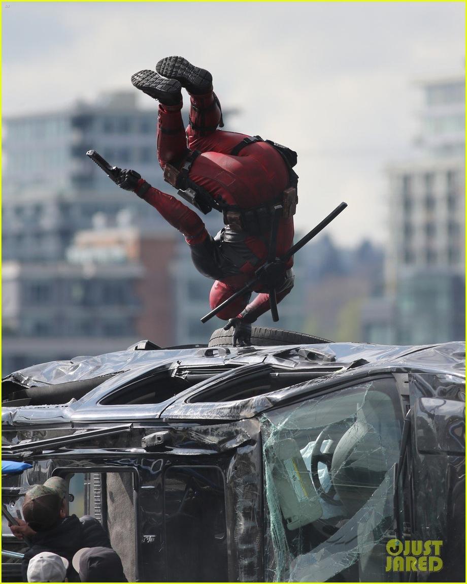 ryan reynolds full deadpool suit gets pictured on set 17