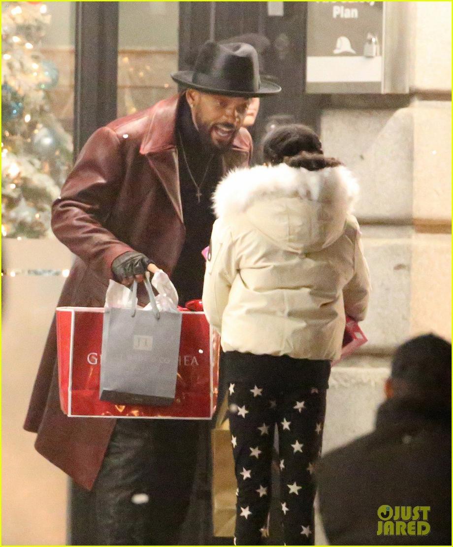 will smith spotted in costume on suicide squad set 02