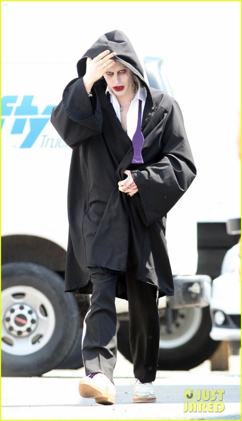 jared leto sports full joker makup but hides costume 01