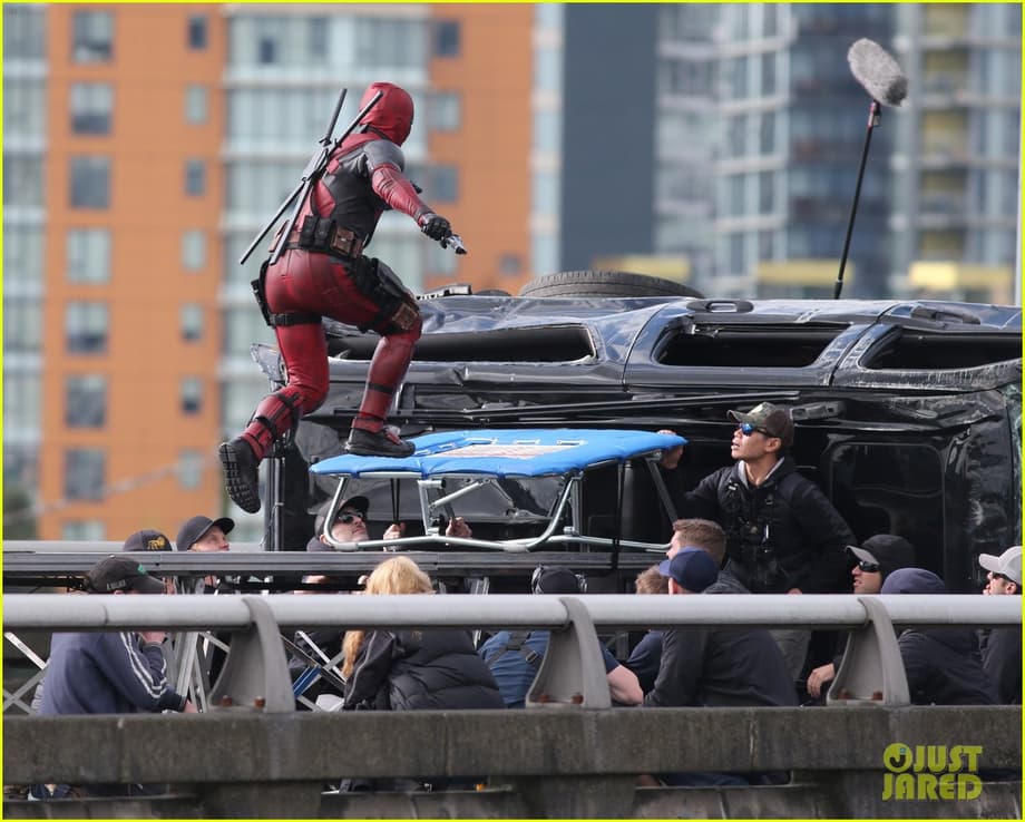 ryan reynolds full deadpool suit gets pictured on set 12