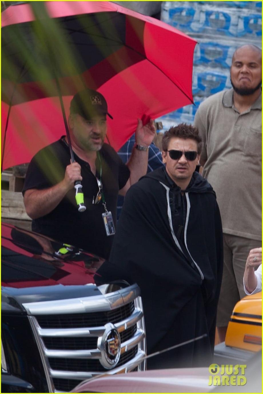 jeremy renner joins chris evans on captain america civil war set 27