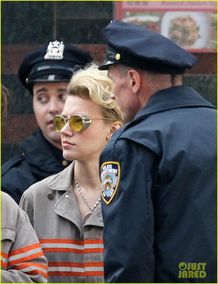 female ghostbusters cast first photo in costume 07