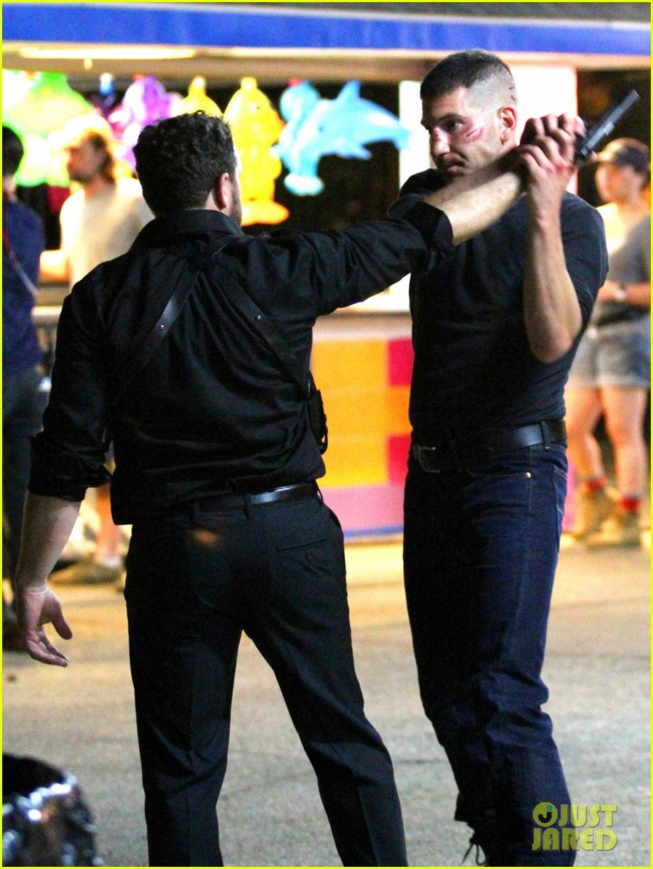 jon bernthal films a brutal fight scene for daredevil 06