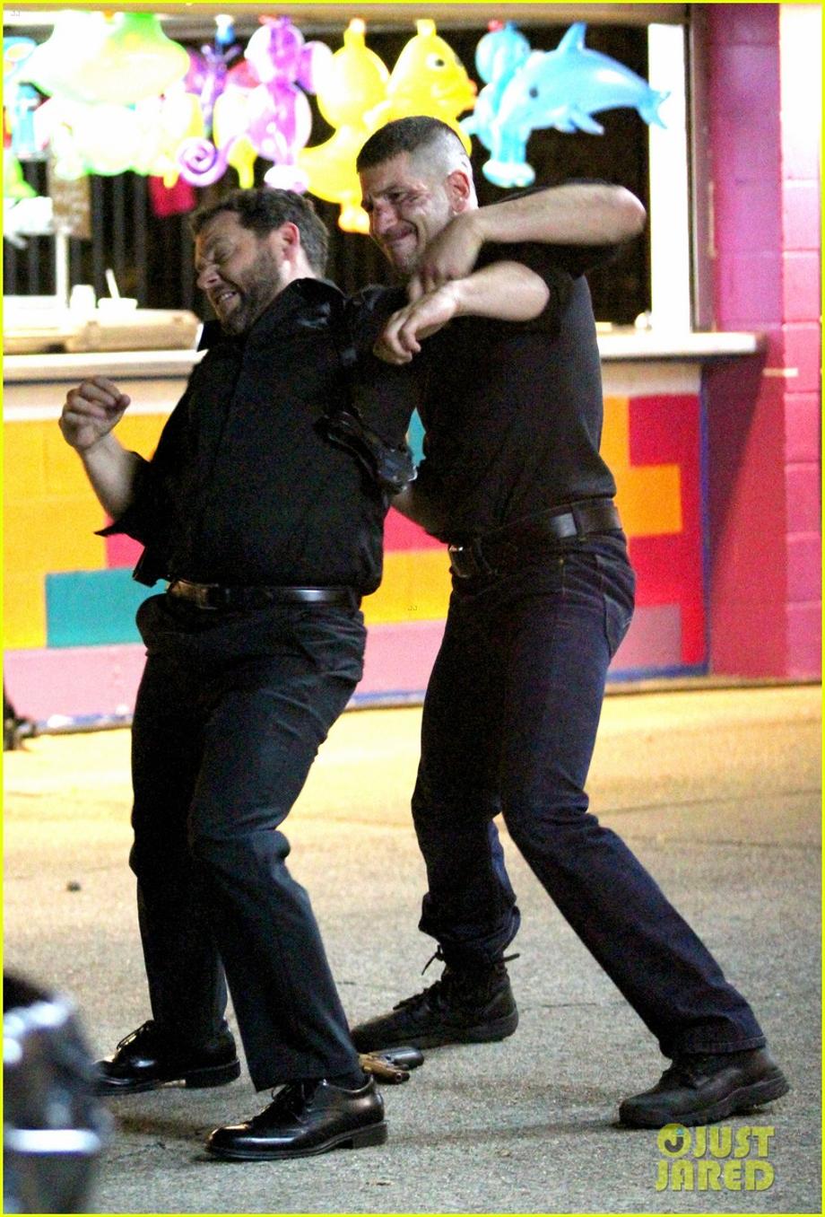 jon bernthal films a brutal fight scene for daredevil 12