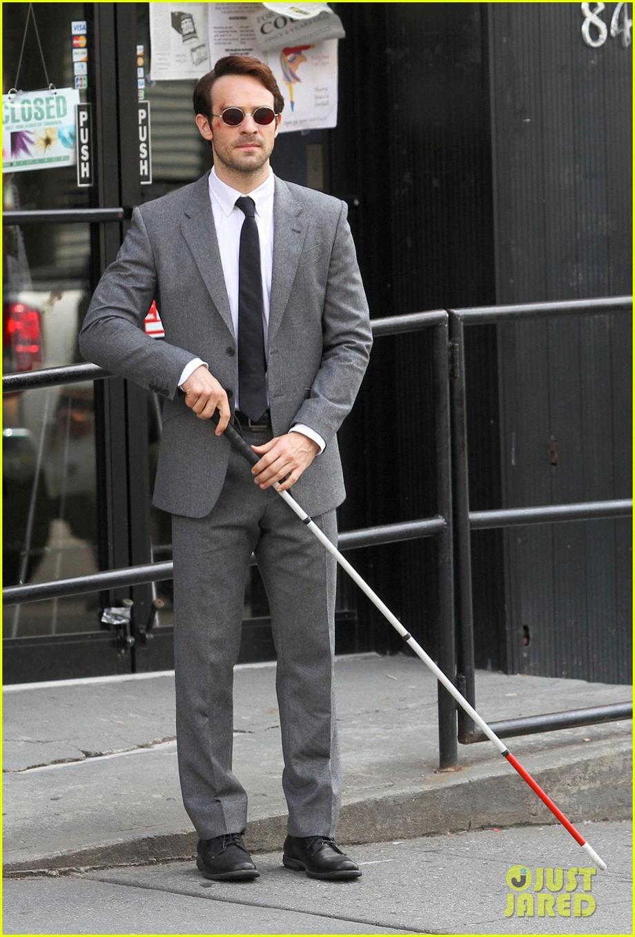 charlie cox in daredevil netflix series first photos 04