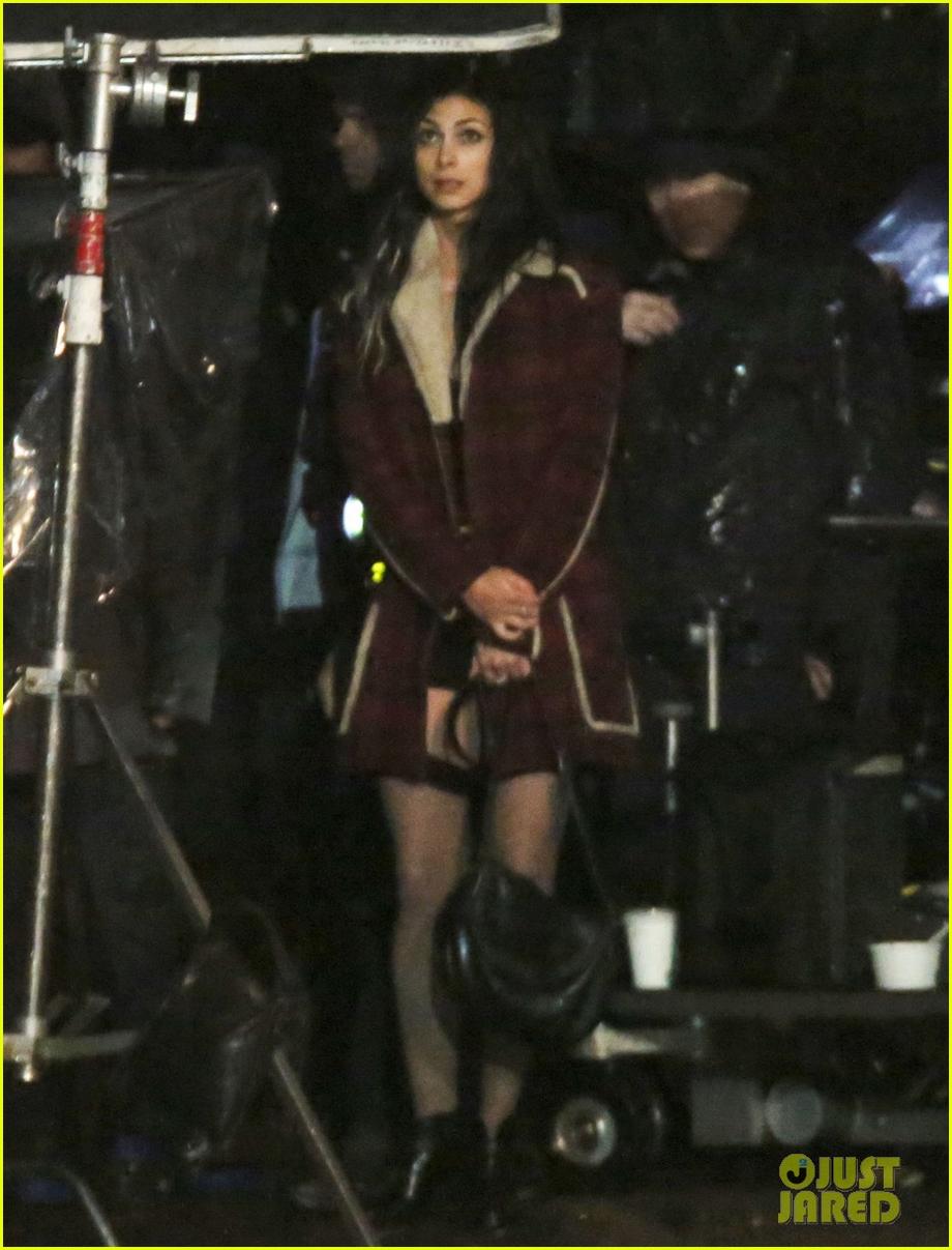 ryan reynolds gets down dirty on deadpool movie set 33