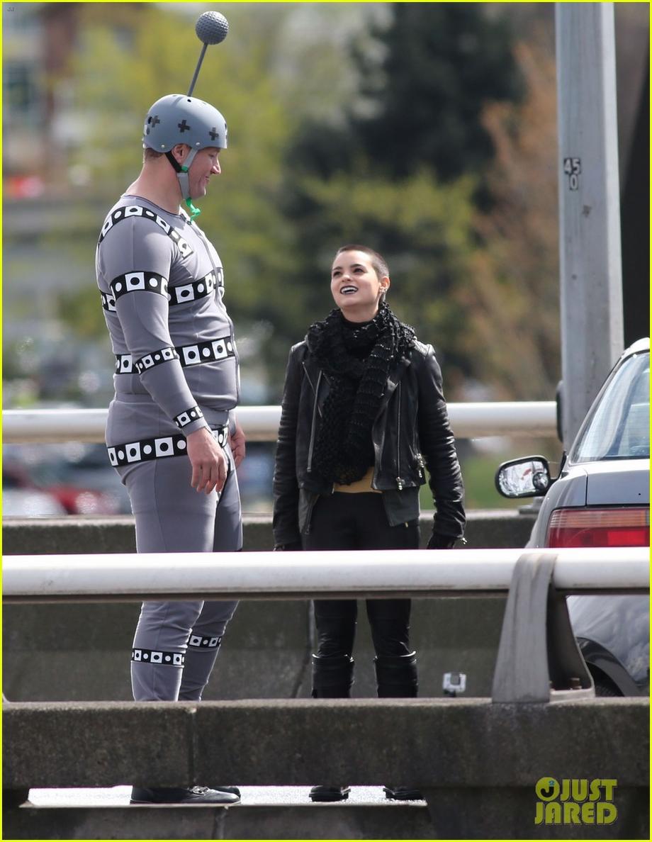 ryan reynolds brianna hildebrand deadpool 19