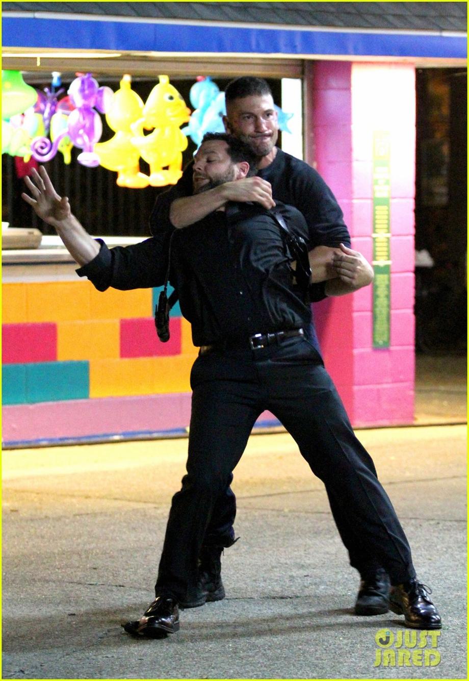 jon bernthal films a brutal fight scene for daredevil 15