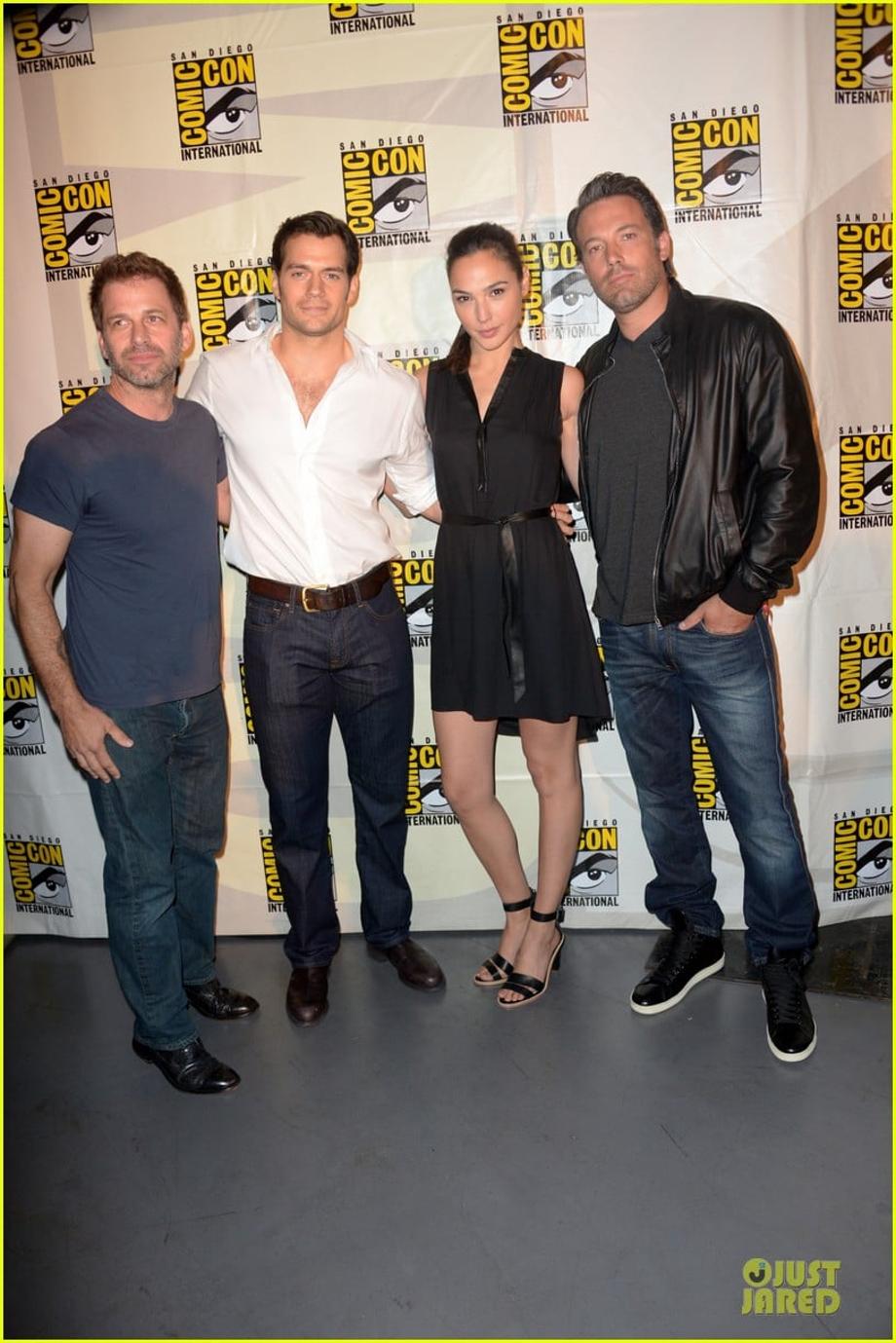henry cavill ben affleck surprise comic con appearance 01