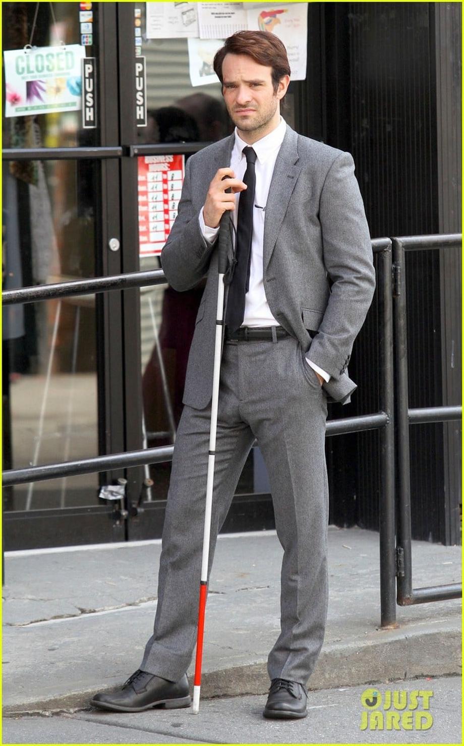 charlie cox in daredevil netflix series first photos 01