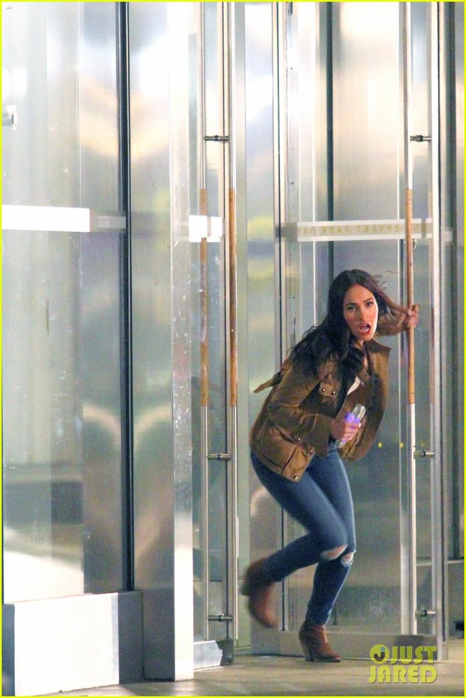 megan fox stephen amell tmnt night scenes 20