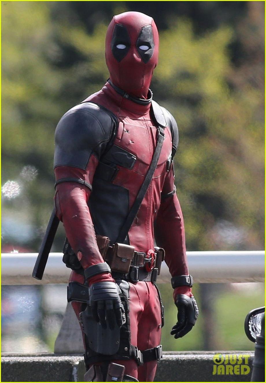 ryan reynolds brianna hildebrand deadpool 01