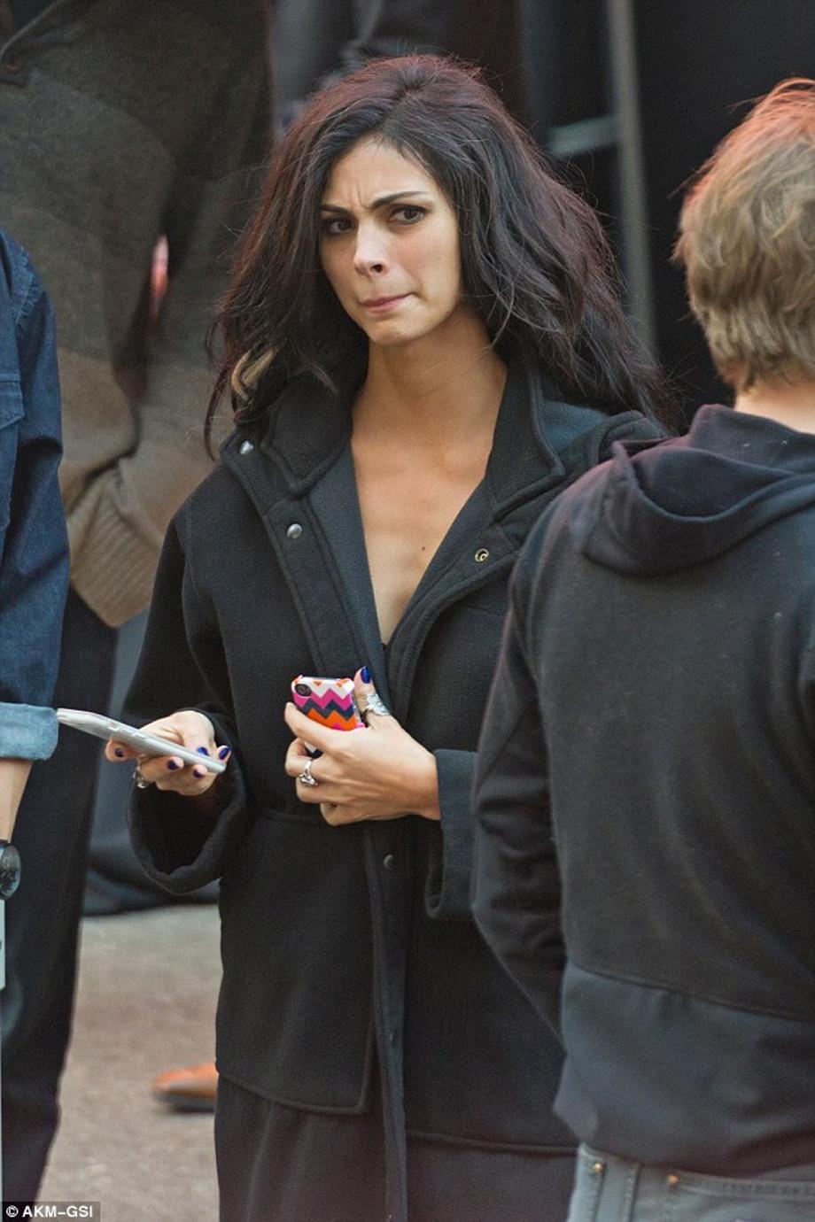 Copycat: Morena Baccarin who plays Deadpool's love interest Vanessa Carlysle was seen weilding a pair of phones