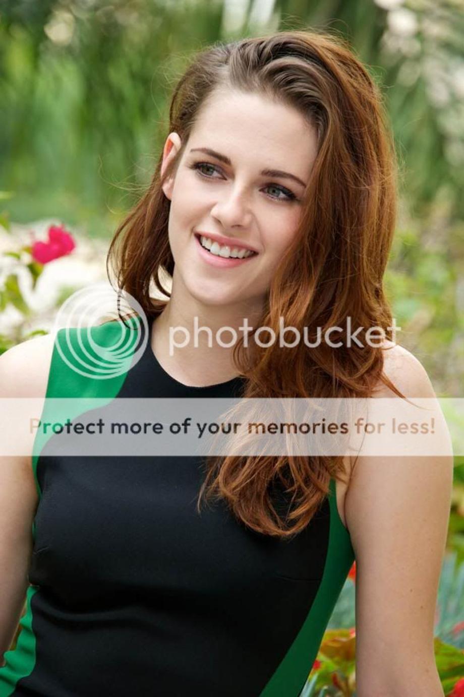  photo Kristen-Stewart-sonrie-2_zps8c945e64.jpg