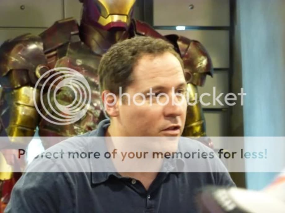 Jon Favreau (director Iron Man) signing Pictures, Images and Photos