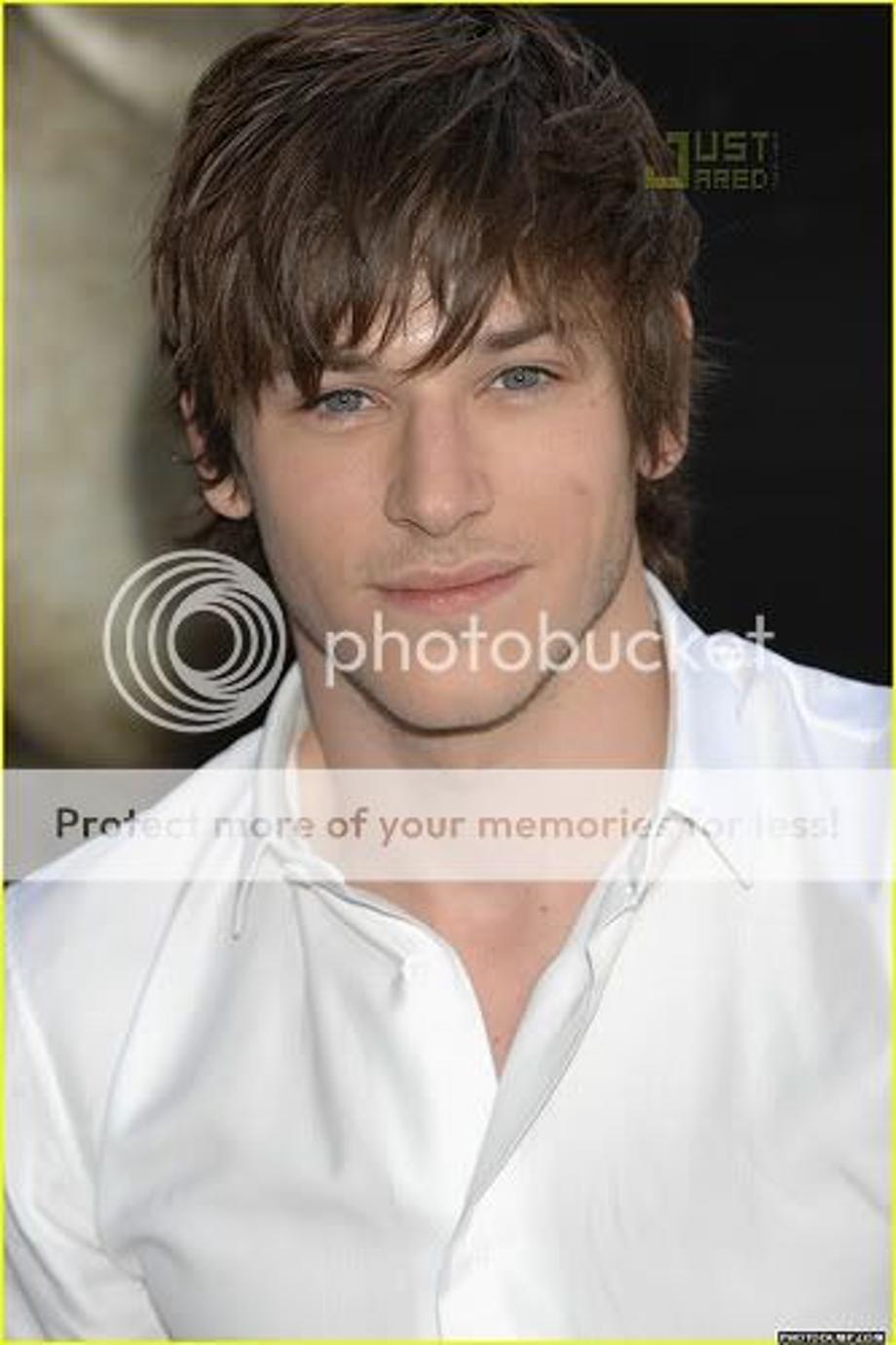 Edward - Gaspard Ulliel Pictures, Images and Photos