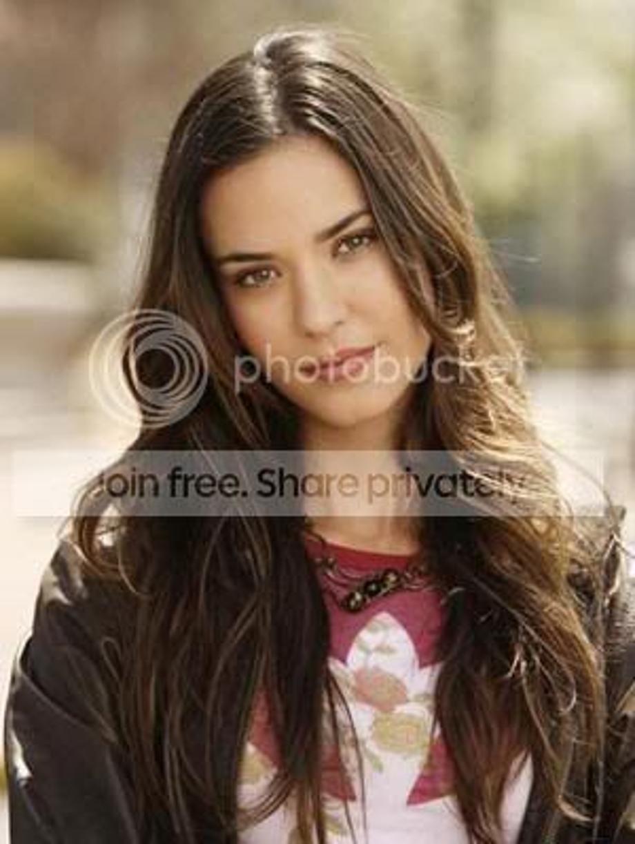 Odette Yustman Pictures, Images and Photos