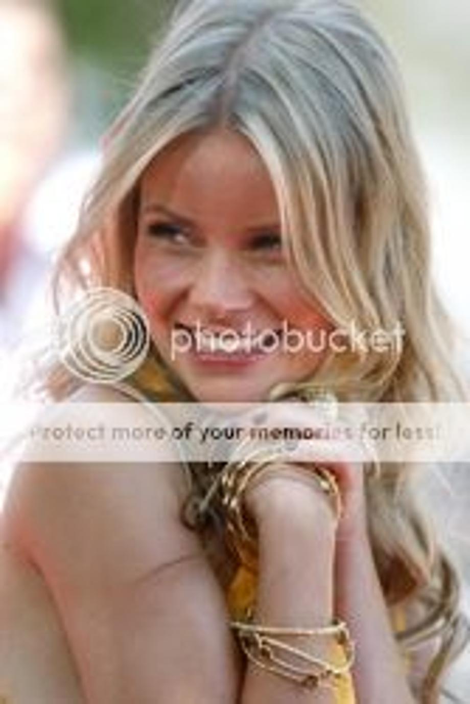  photo anita-briem_zpsa6913750.jpg