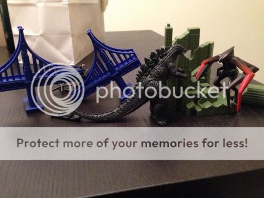  photo godzilla-vs-muto_zps2b841724.jpg