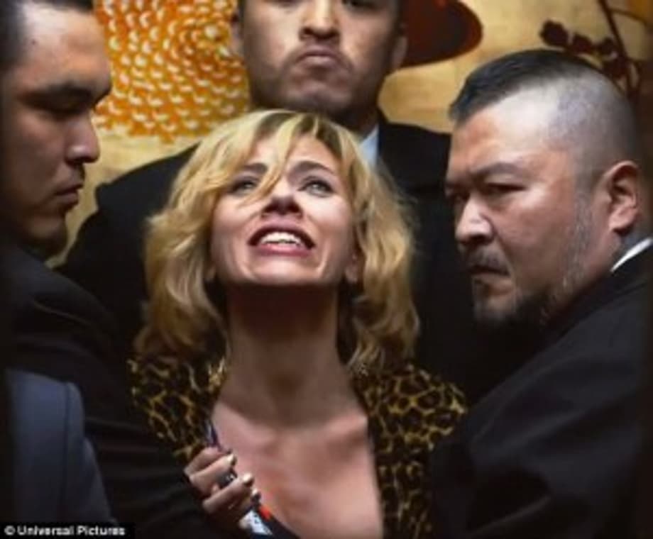 article-2595619-1CC585C300000578-227_634x525