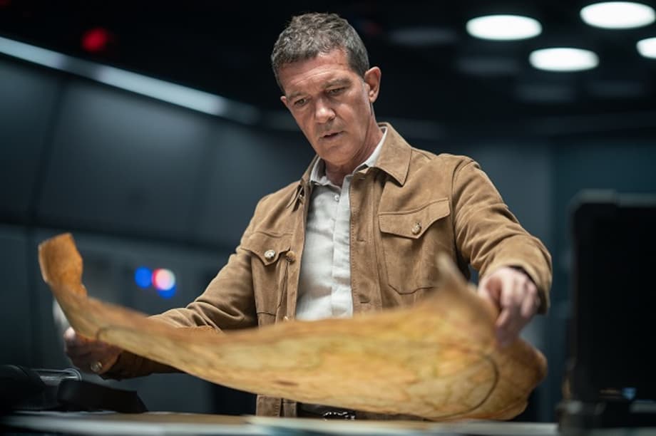 Antonio-Banderas-in-Columbia-Pictures-UNCHARTED-Photo-by-Clay-Enos