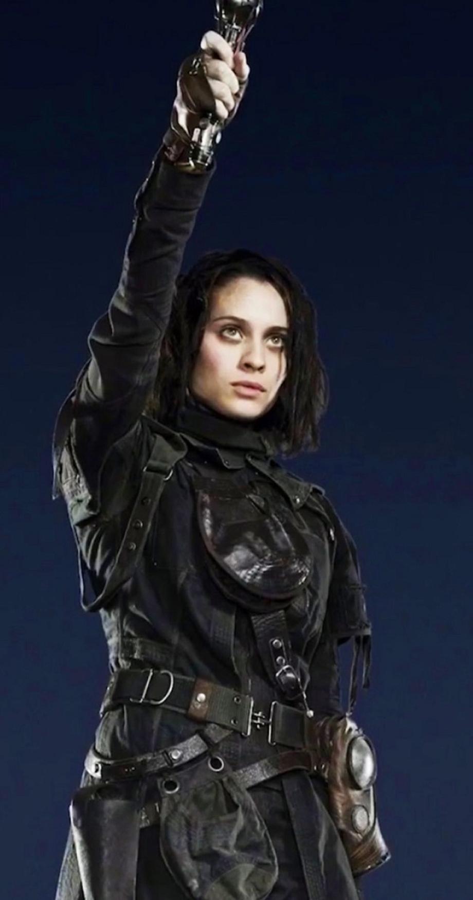 Grogu-and-the-Mandalorian-Pedro-Pascal-in-Lucasfilm-s-THE-MANDALORIAN-season-two-exclusively-on-Disn