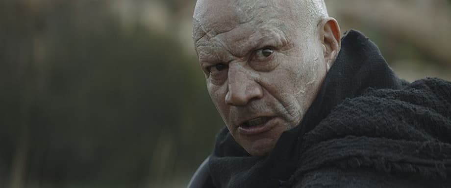 Grogu-and-the-Mandalorian-Pedro-Pascal-in-Lucasfilm-s-THE-MANDALORIAN-season-two-exclusively-on-Disn