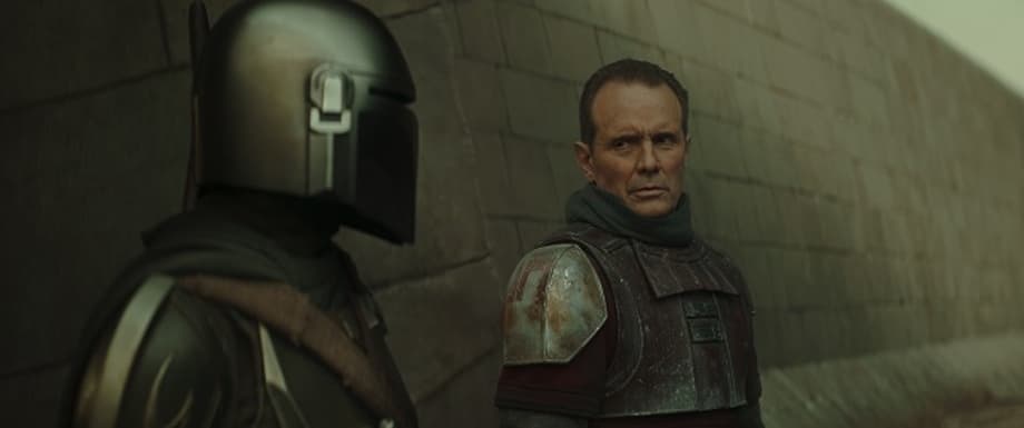L-R-The-Mandalorian-Pedro-Pascal-and-Lang-Michael-Biehn-in-Lucasfilm-s-THE-MANDALORIAN-season-two-ex