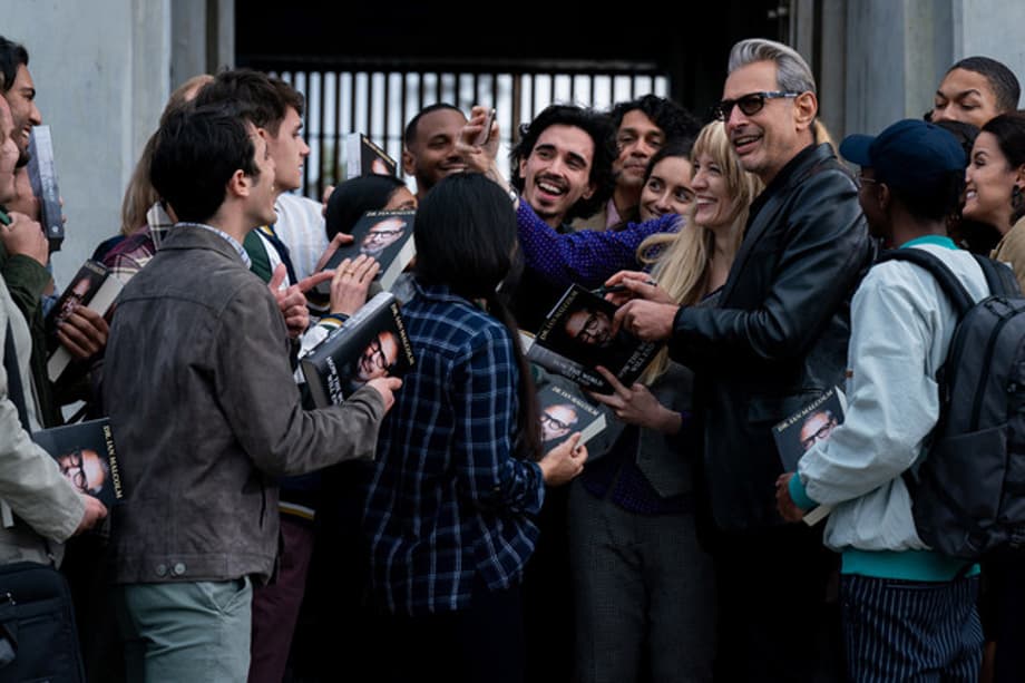 Jurassic-Park-Reunion-Embed02