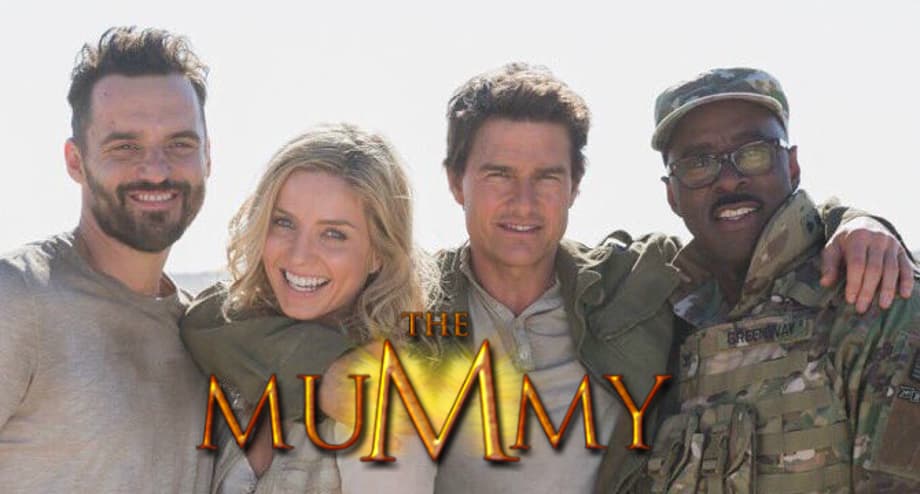 Tom Cruise & THE MUMMY Cast Pose For A Group Photo As Production Moves To Namibia