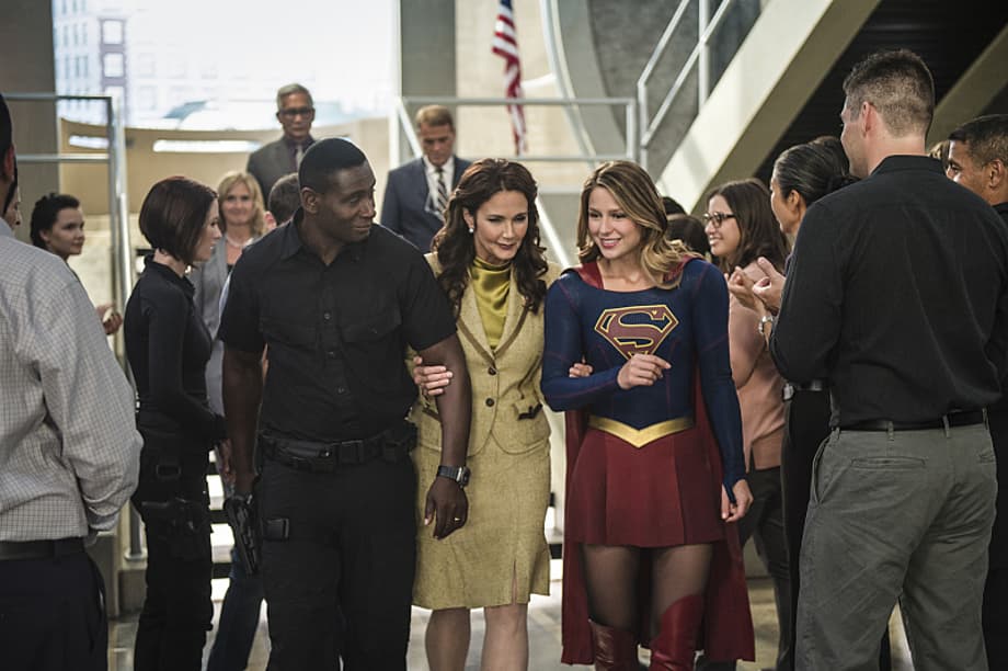 Kara's All Smiles In These New Promotional Stills From SUPERGIRL Season 2 Episode 3: &quot;Welcome To Earth&quot;