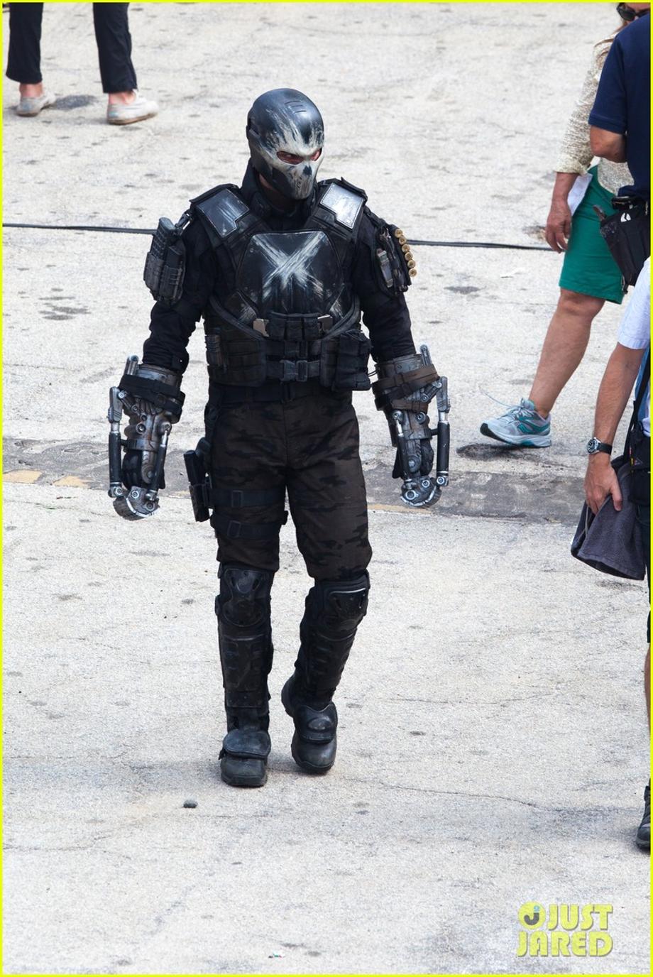 chris evans anthony mackie get to action captain america civil war 26