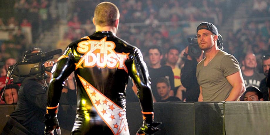 'Green Arrow'/'Stardust' Feud Continues As Stephen Amell Teases Appearance On WWE RAW