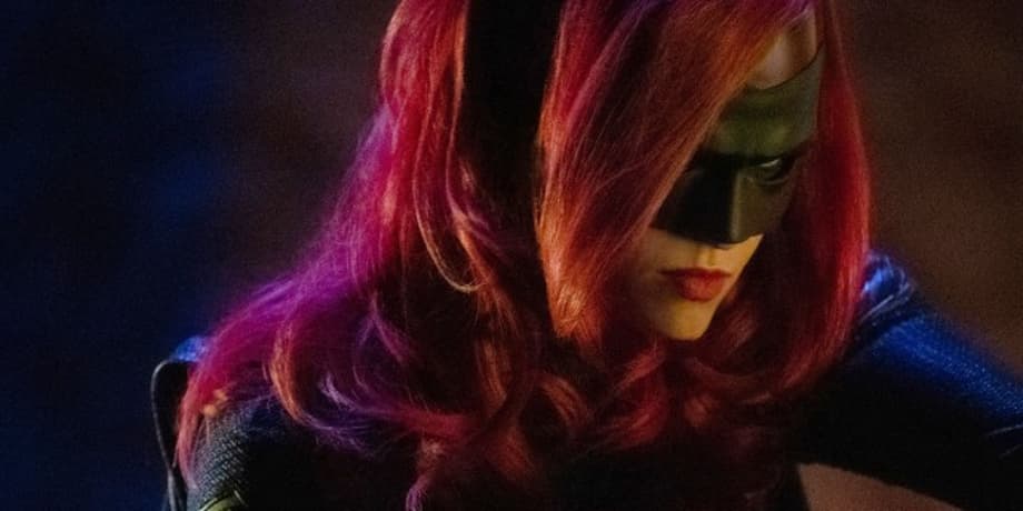 ELSEWORLDS: New BATWOMAN Photo Revealed Alongside Some Major Plot And Casting Details