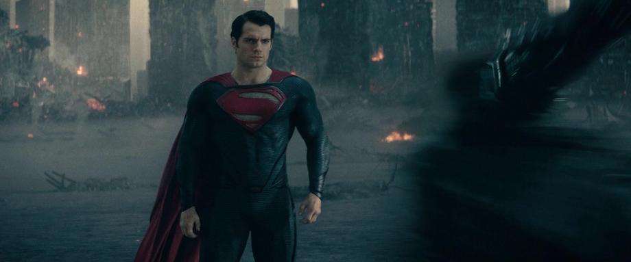 Zack Snyder Hits Back At MAN OF STEEL Death Toll Critics; &quot;What About STAR WARS: THE FORCE AWAKENS?&quot;