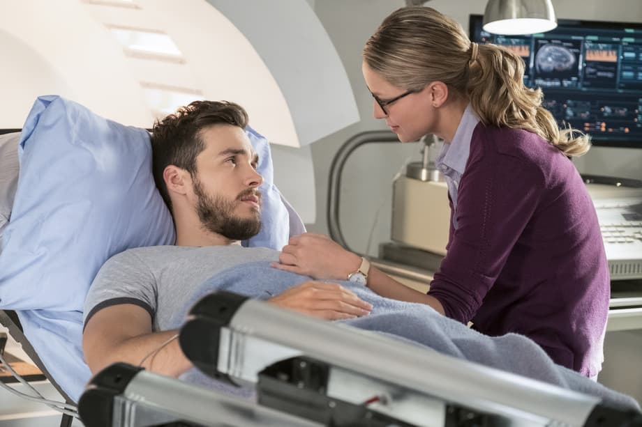 SUPERGIRL: Kara Reconnects With Mon-El In New Photos From Season 3, Episode 7: &quot;Wake Up&quot;