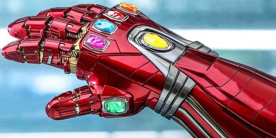 AVENGERS: ENDGAME - Get A Detailed Look At Iron Man And Hulk's &quot;Nano Gauntlet&quot; Thanks To Hot Toys Replicas