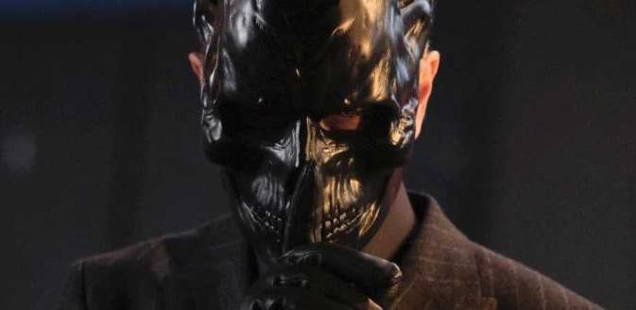 BATWOMAN Season 2 Adds Peter Outerbridge As Black Mask; First Official Image Released