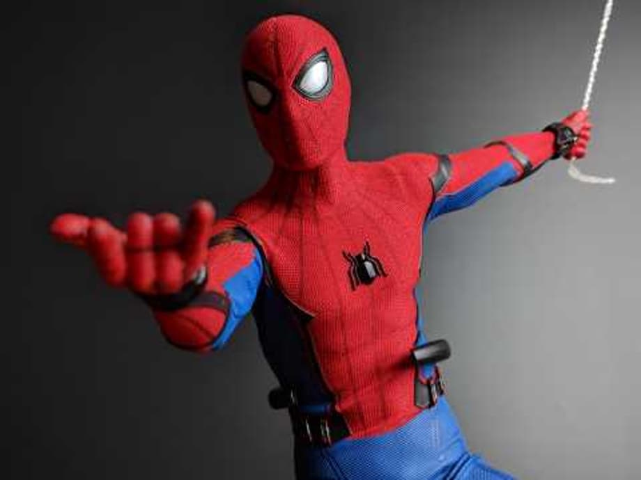 Hot Toys Deluxe Homecoming Spiderman 4K Review (Including Photoshoot)