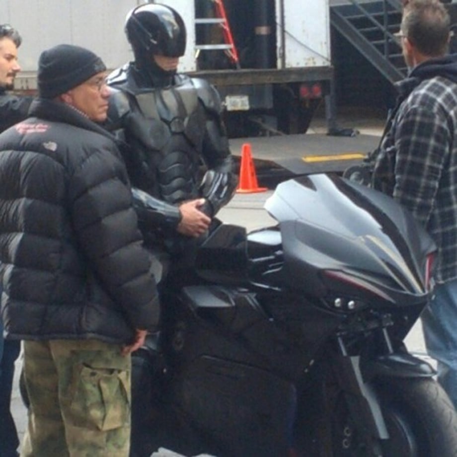 Going to work today and see this guy. RoboCop from the new remake. #RoboCop #Toronto #Ontario #Canada #awesome #motorcycle #police #filming #movie by herra_af_lik http://instagr.am/p/Q7fzzzlHHz/